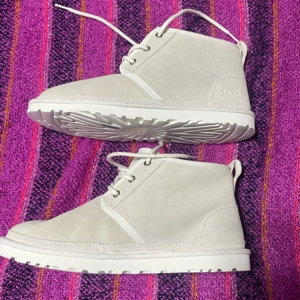 NWOB White/Gray Neumel Uggs, Men's size 10 S/N 3236